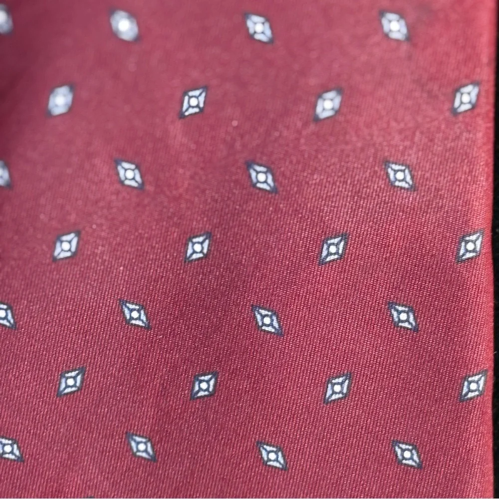 Austin Reed All Silk 1980’s Power Tie. Burgundy foulard pattern. Made in Italy‎